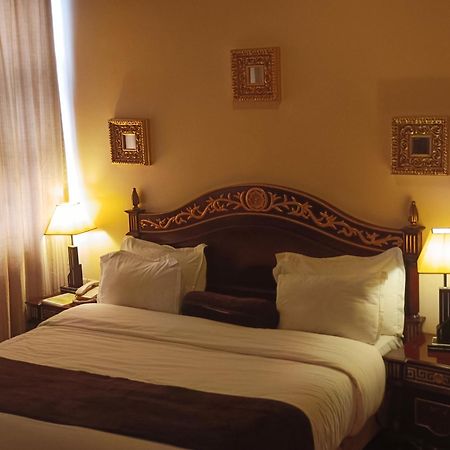 Owu Crown Hotel Ибадан Экстерьер фото