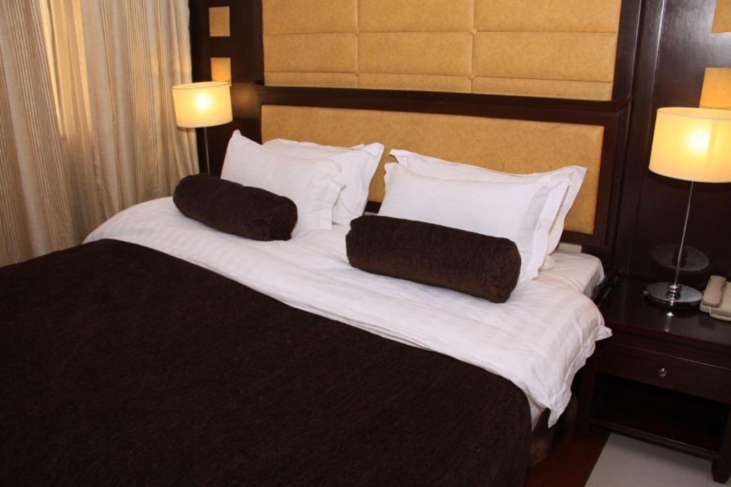 Owu Crown Hotel Ибадан Номер фото