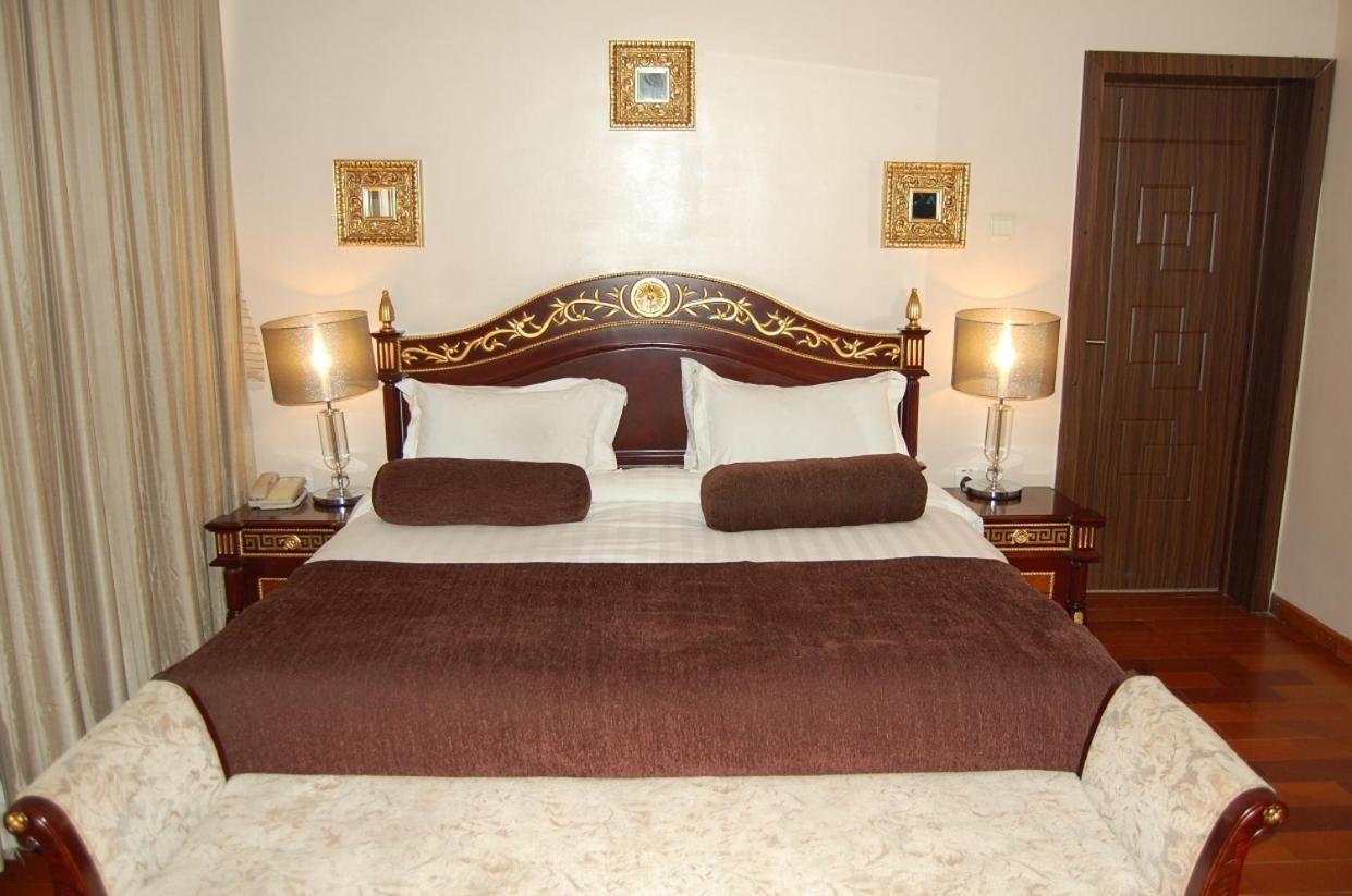 Owu Crown Hotel Ибадан Номер фото